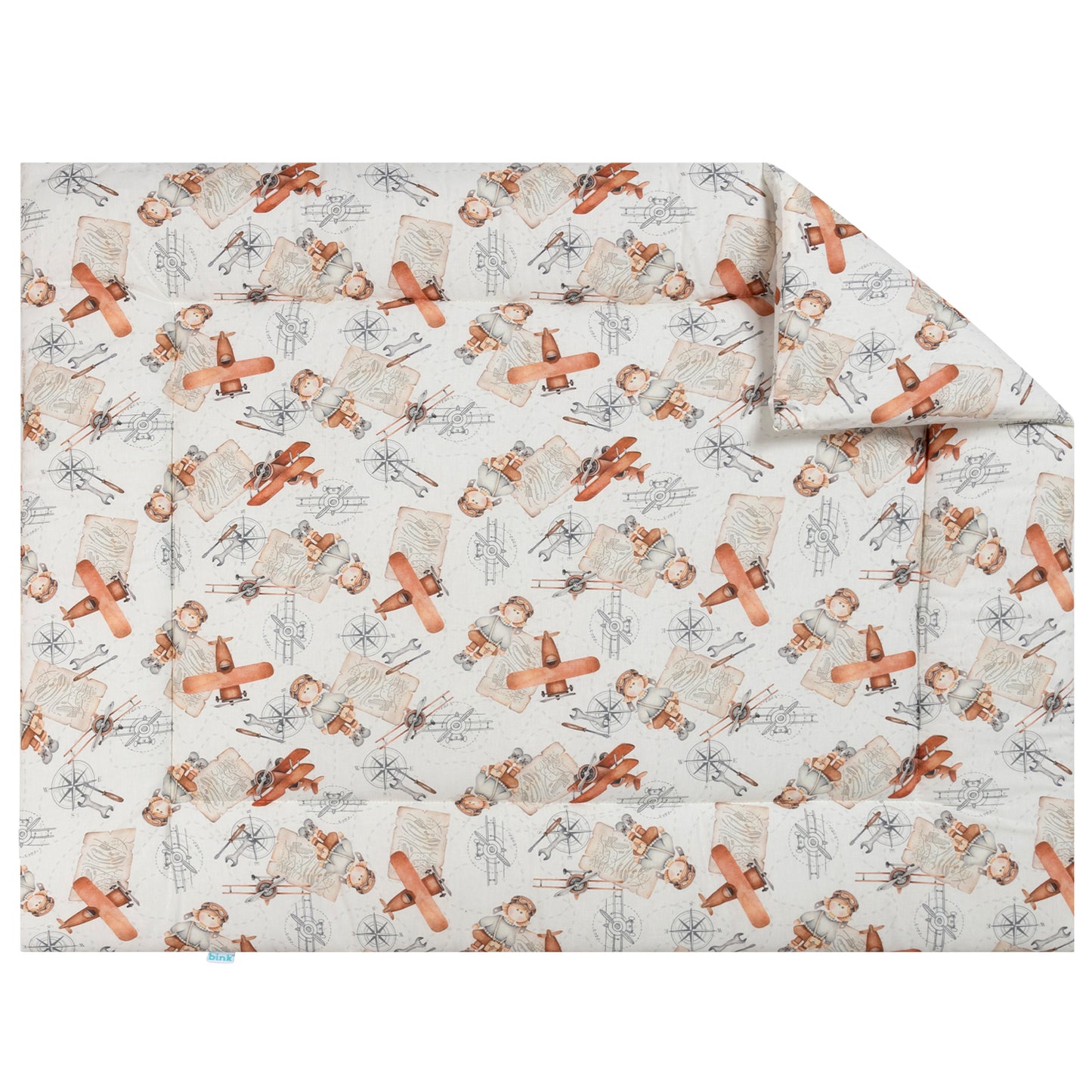 Boxkleed Raf heeft een vrolijke print met vliegtuigen en een handige piloot die de wereld gaat ontdekken. Een fijn boxkleed in zachte tinten zoals terra, oranje, bruin, grijs, beige op een ecru ondergrond.
