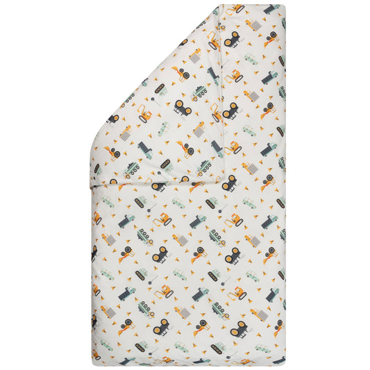Dekbedovertrek Bram zonder sloop heeft aan beide zijde een leuke print met stoere werkvoertuigen. De graafmachines, kiepwagens, tractoren en vrachtwagens hebben zachte kleuren zoals mint groen geel, grijs en oranje op een ecru ondergrond.