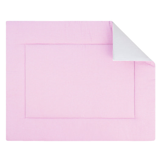 Boxkleed met aan de ene kant een zachte wafelstof van 100% katoen in roze en een uni witte achterkant.