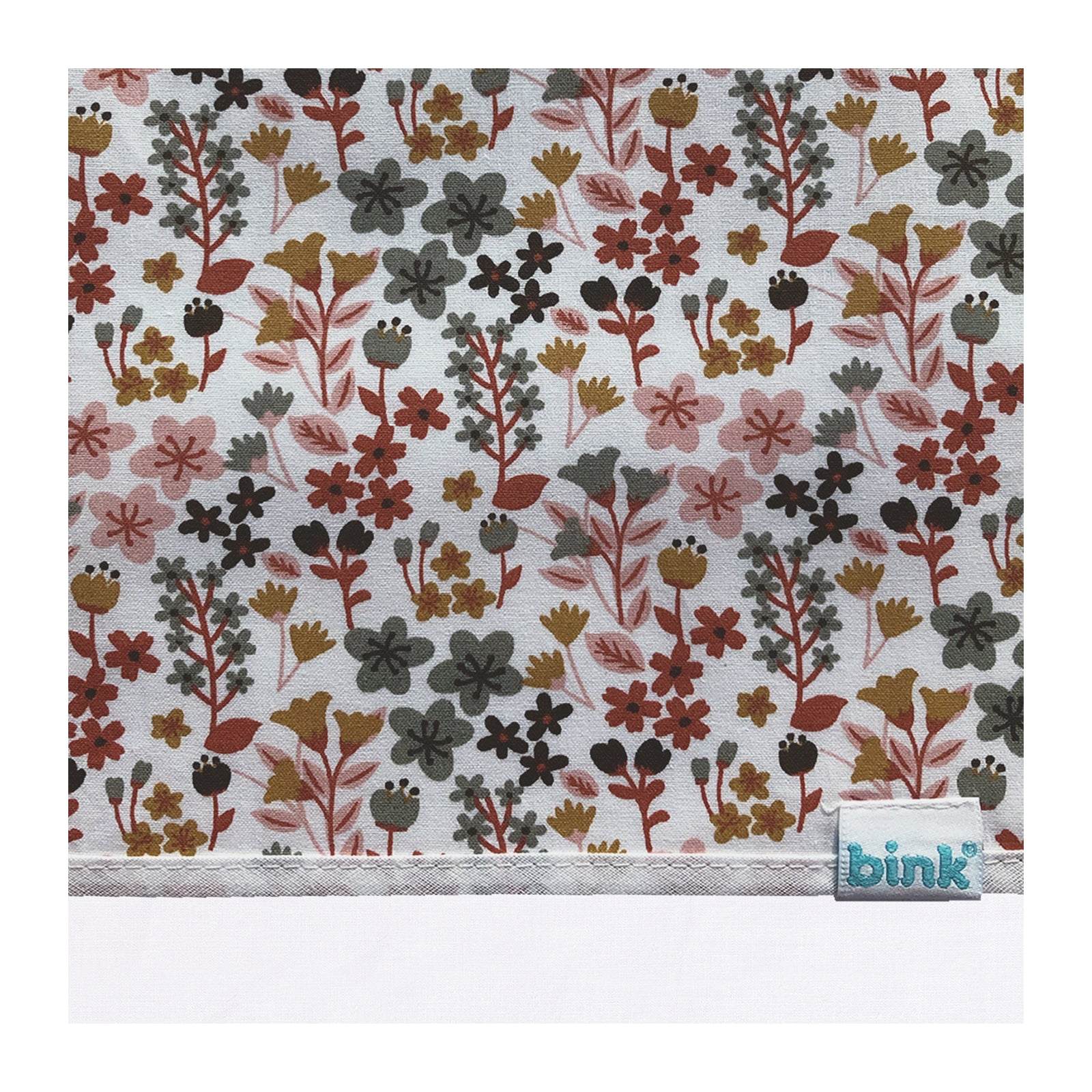 Laken Dees heeft een kleurrijk bloemendessin en is verkrijgbaar voor de wieg en het ledikant.