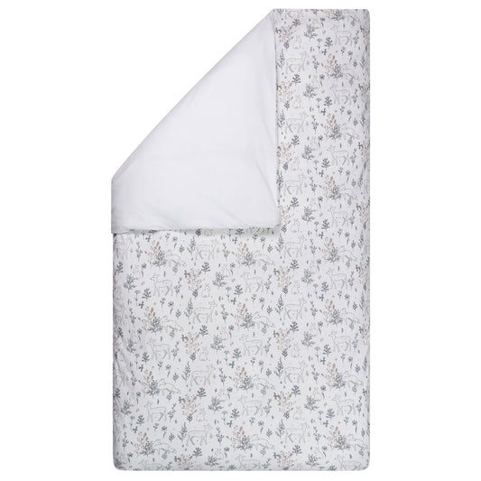 Dekbedovertrek Bas zonder sloop heeft een mooie print met lieve konijntjes, hertjes en vossen met takken in donkergrijs, lichtgrijs en beige
