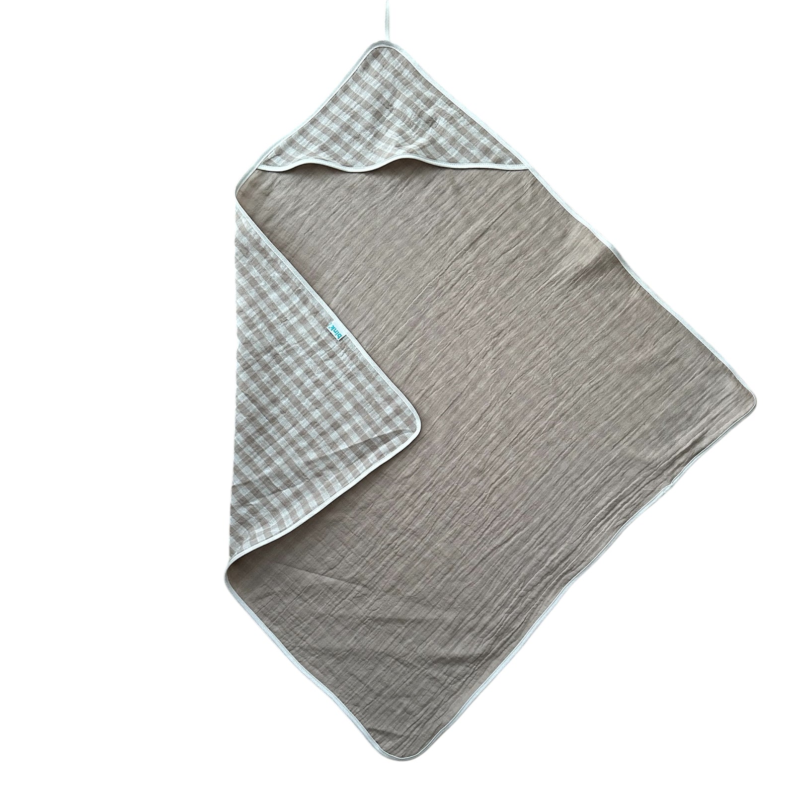 BINK Bedding hydrofiele badcape beige – volledig uitgespreid met capuchon en omgevouwen hoek

