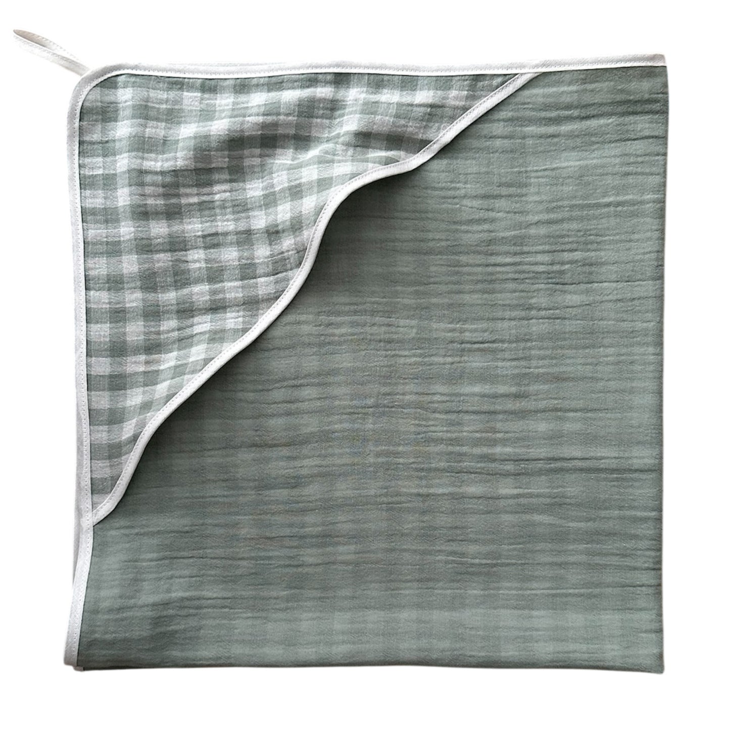 BINK Bedding hydrofiele badcape groen – opgevouwen met capuchon zichtbaar
