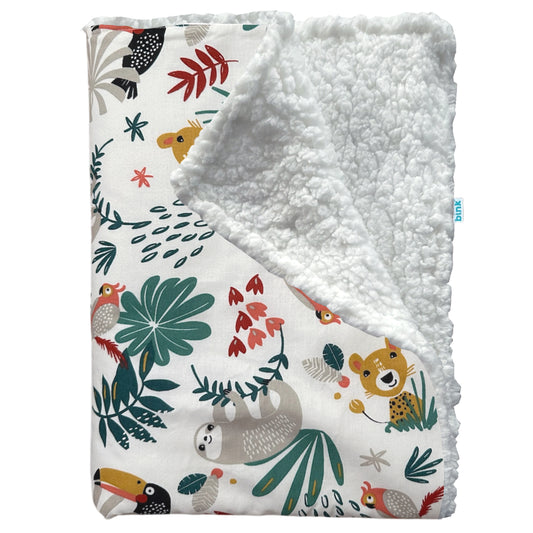 Vrolijk gekleurde babydeken met katoen print aan de ene kant vzv jungle dieren en een zachte polyester Sherpa aan de ander zijde.